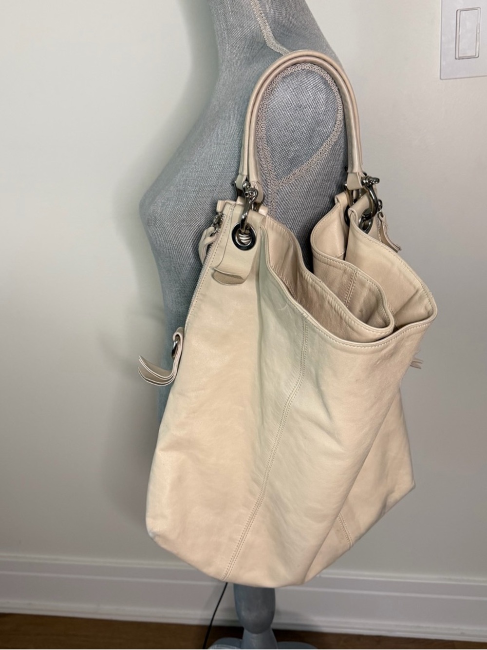 Gianni Chiarini Leather Tote Bag in Cream - Classic Women's Shoulder Bag,leather
